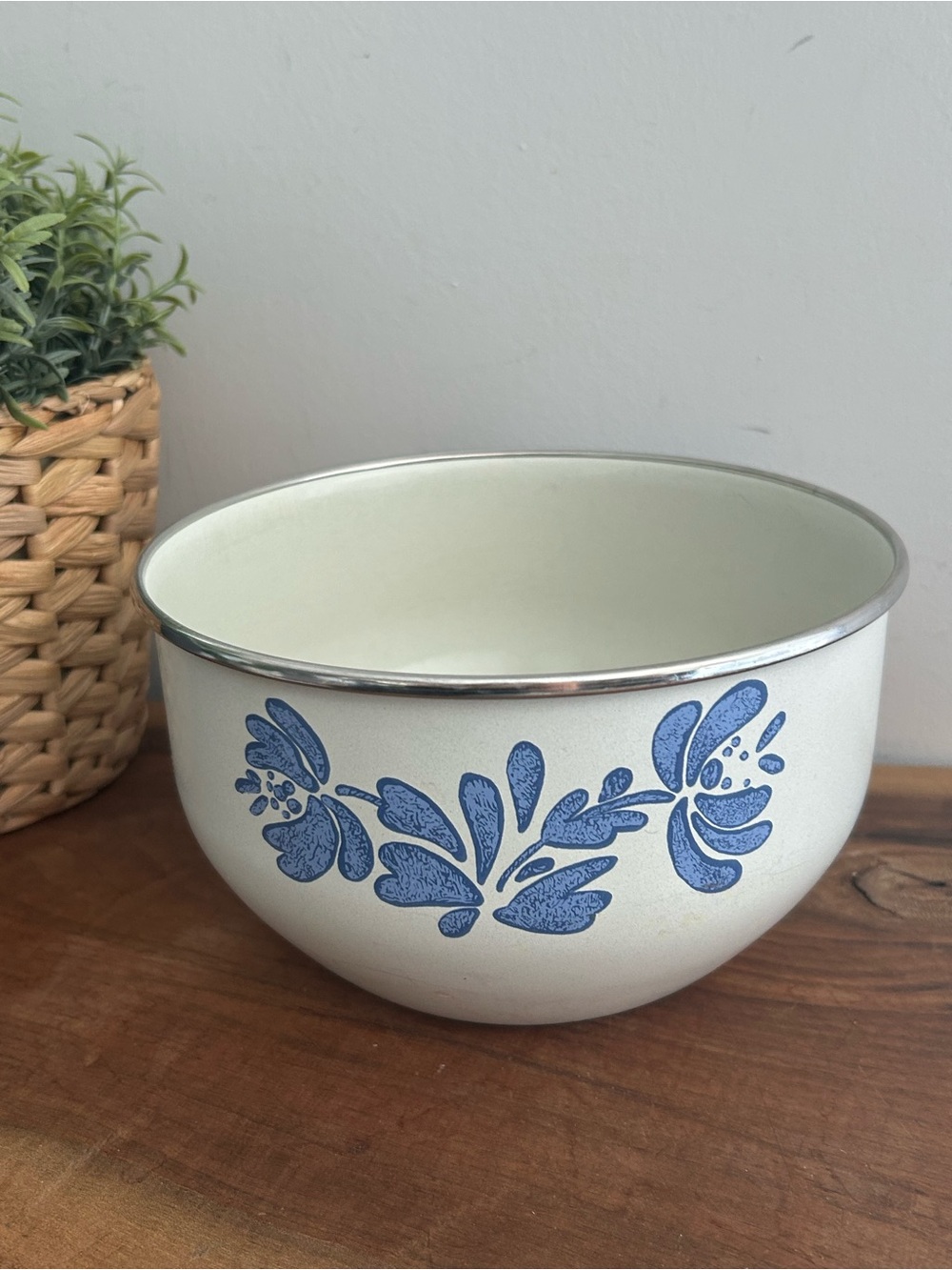Blue Floral Pfaltzgraff YORKTOWNE Enamel Bowl Metal 2.5"H 6.75"W Vintage White